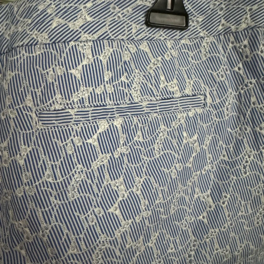 NWT Lilly Pulitzer Shorts Buttercup Resort Blue Crew White Eyelet Scalloped 10 - Picture 7 of 13